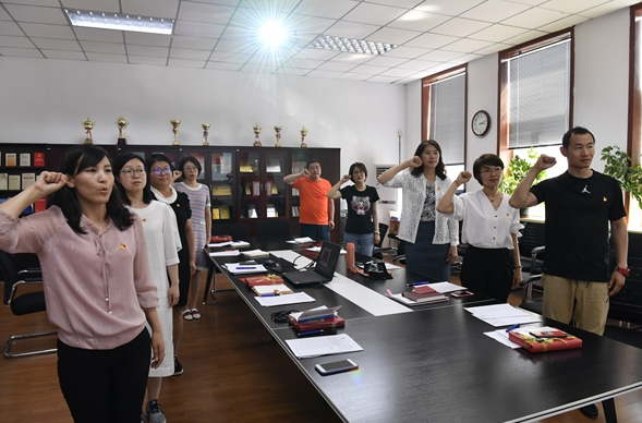院辦黨支部開展“不忘初心、牢記使命、勇于擔(dān)當(dāng)、爭(zhēng)當(dāng)先鋒”專題組織生活會(huì)