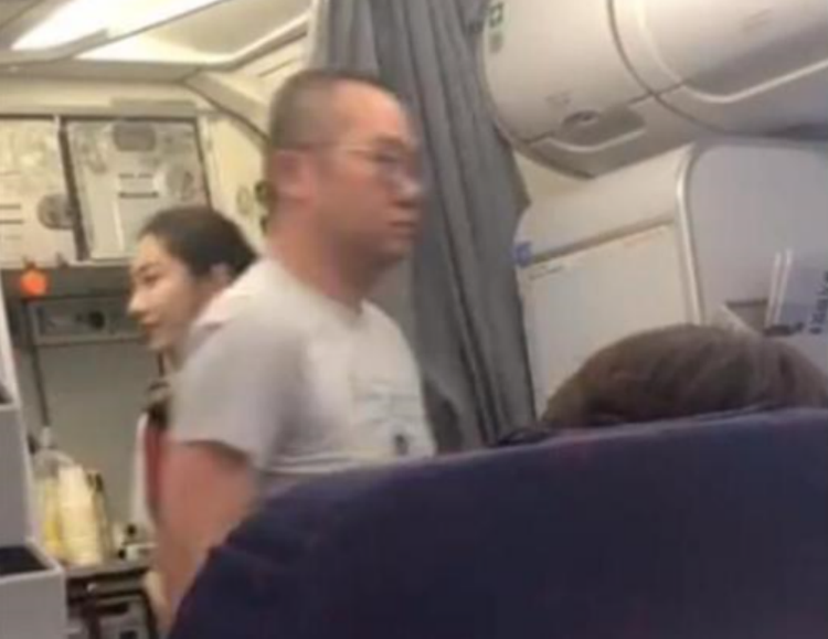 情感專家高空秀腿？涂磊到底是偽善的道德家，還是無奈的患者